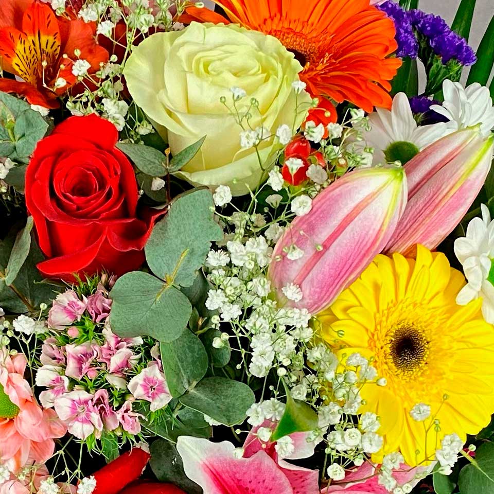 Detalle de ramo de flores para impresionar para regalar en la Floristería Yerba de La Victoria